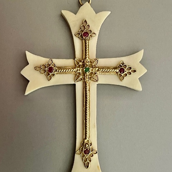 14k yellow gold cross emerald & ruby carved Ivory colored bone large cross - Picture 1 of 11
